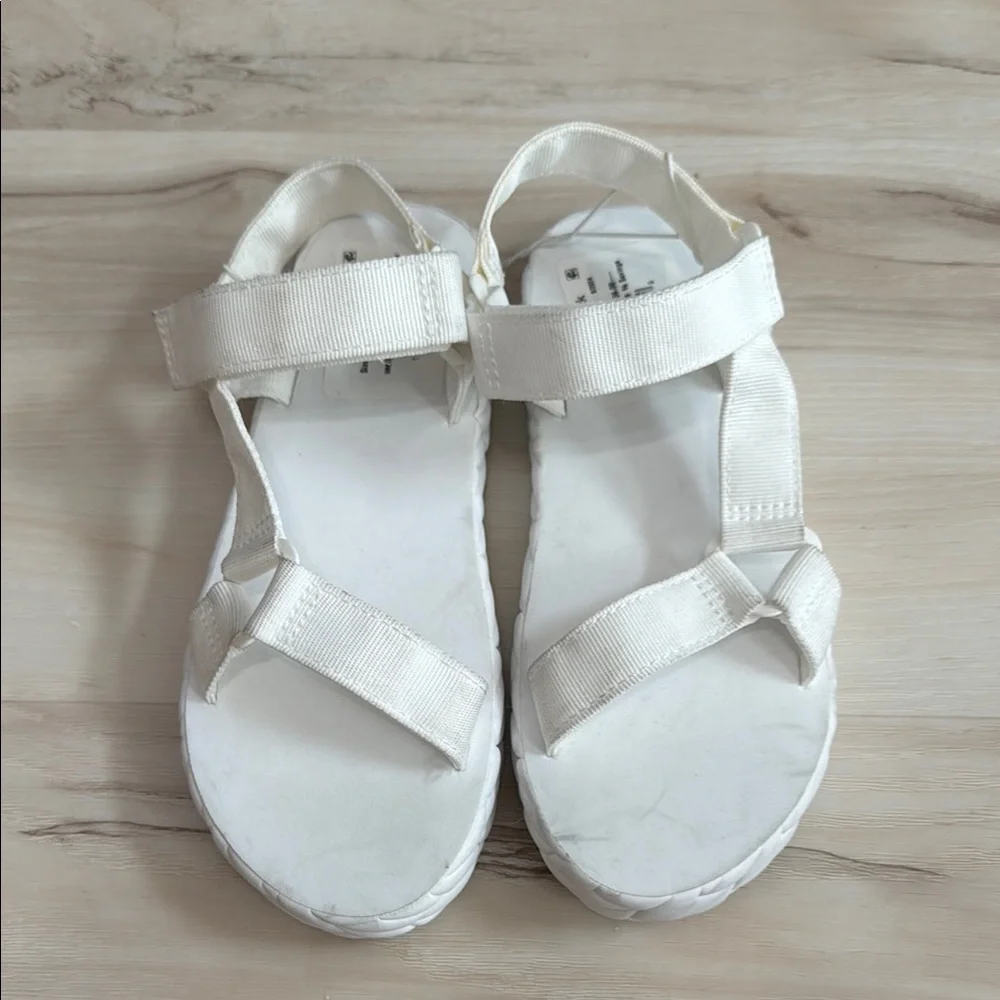 DV by Dolce Vita Zaidey Sandal in White
